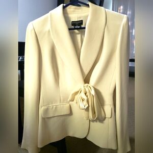 Sutton Studio off white blazer